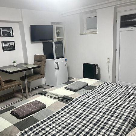 Apartmanek Patricie Room With Kitchenette Suitable For 2 Adults And 2 Children Mikulov Exterior photo