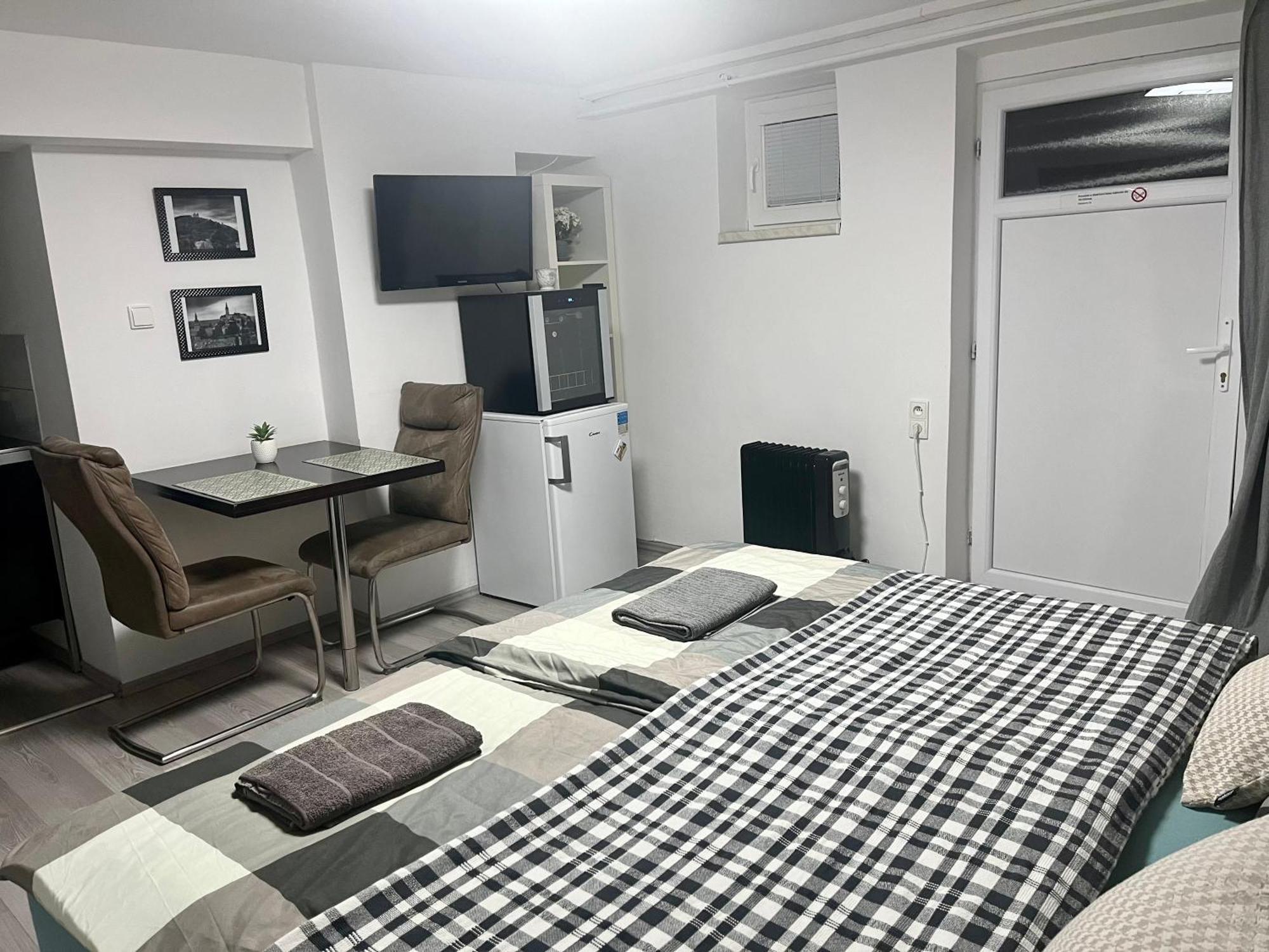 Apartmanek Patricie Room With Kitchenette Suitable For 2 Adults And 2 Children Mikulov Exterior photo